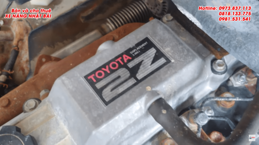Xe nâng Toyota dầu 2.5 tấn kẹp gạch